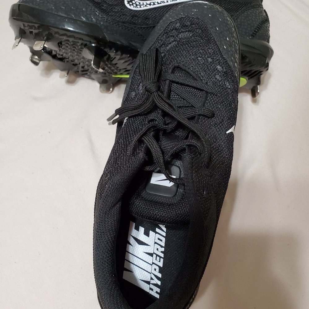 Nike - Picture 3 of 4